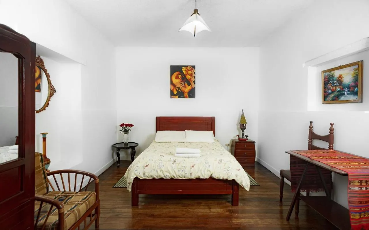 קיטו Colonial House Inn